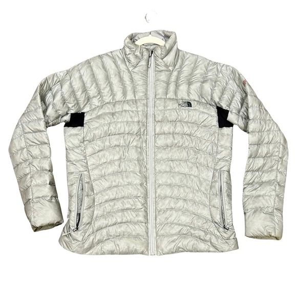 The North Face Gray Puffer Jacket with Weather-Resistant Fabric - Picture 1 of 7